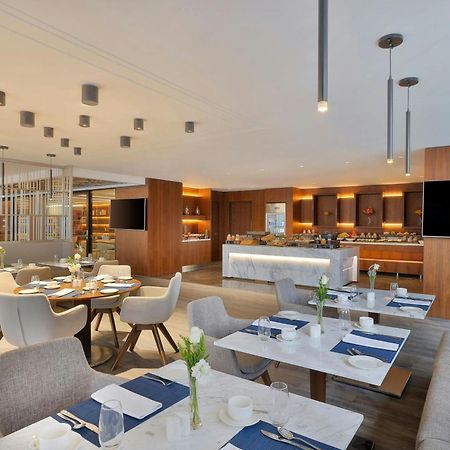 Jeddah Marriott Hotel Madinah Road Exterior foto The lounge at the airport