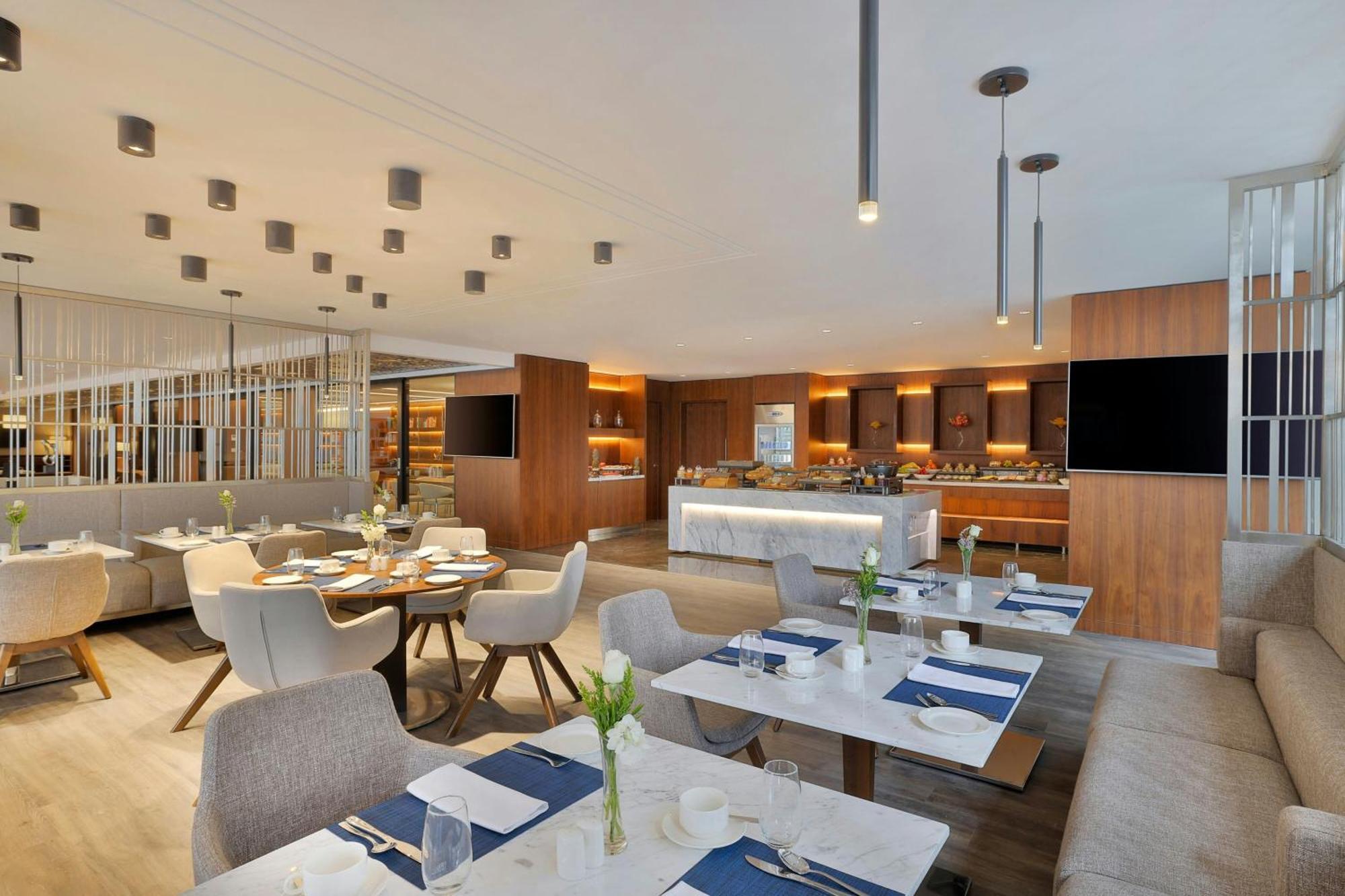 Jeddah Marriott Hotel Madinah Road Exterior foto The lounge at the airport
